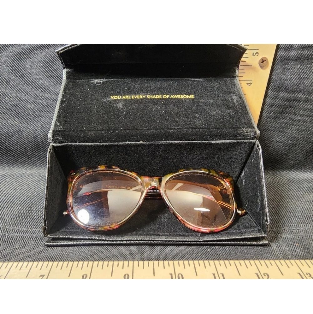 Privé Revaux Sunglasses New In Box Classic Tortoise Shell Color Gold Tone Accent